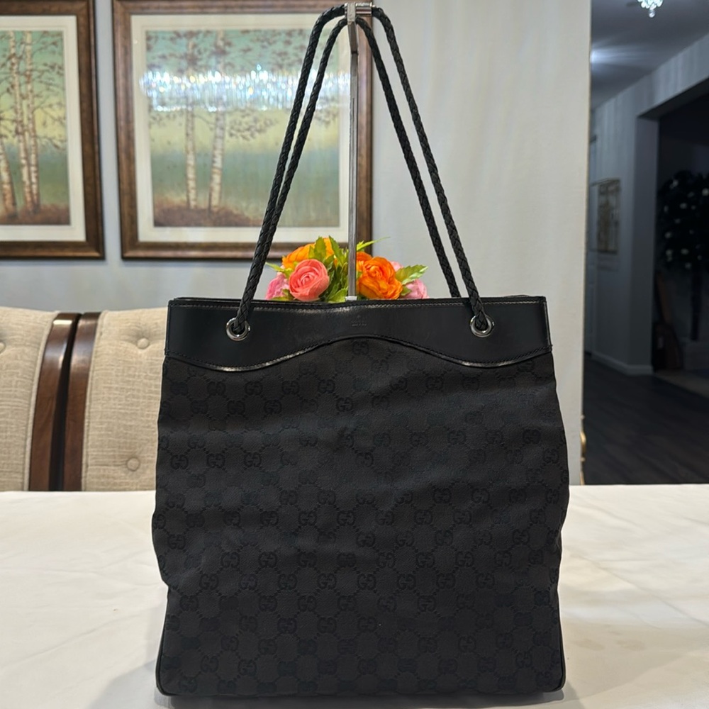 Authentic Gucci shoulder bag